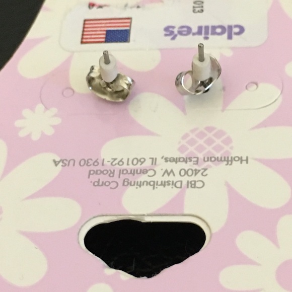 New Claire’s 2pc Easter Bunny Necklace & Earrings Set - Picture 7 of 7